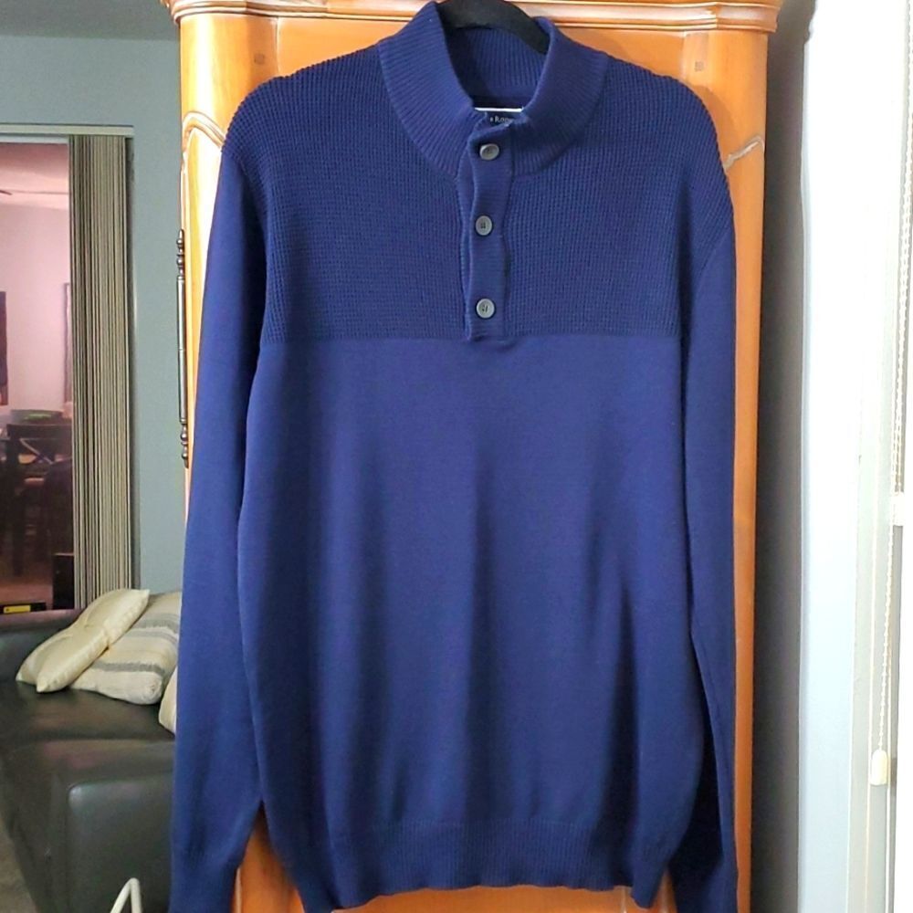 Club Room mens blue sweater. Pull over with three buttons. Size large.